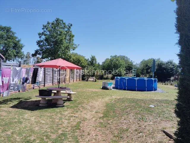 Piscine - Maison d'Époque dans un Village Paisible