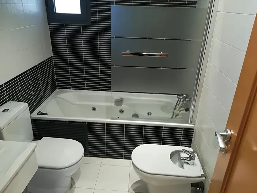 Bathrooms - Semi-New Flat with Terrace in El Rabal, Zaragoza