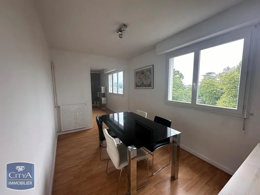 Salle à manger - Appartement Rénové avec Vue Dégagée à Pau