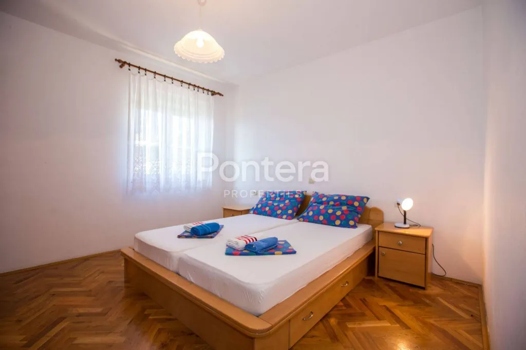 Magamistoad - Large Apartment House with Private Garden in Rab