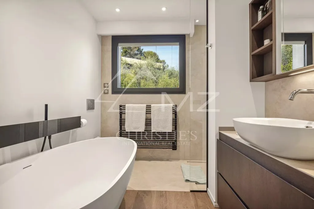 Vannitoad - 5-Bedroom Villa with Sea View in Mougins