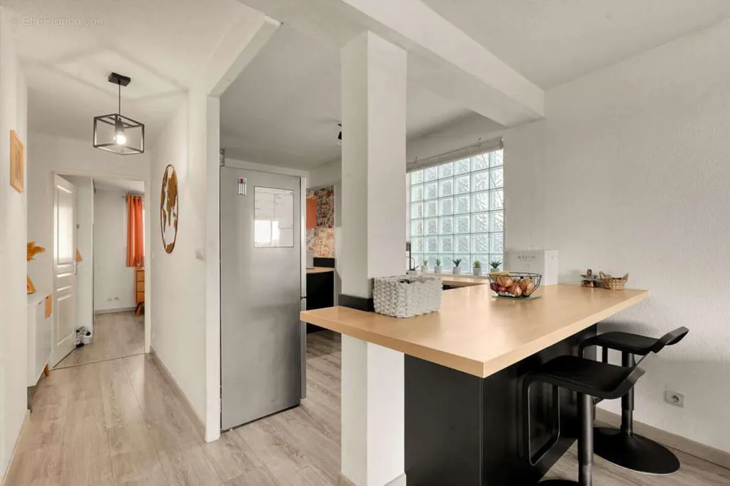 Cuisine - Appartement T3 avec Vue Panoramique et Terrasse à Haut Guilhemery