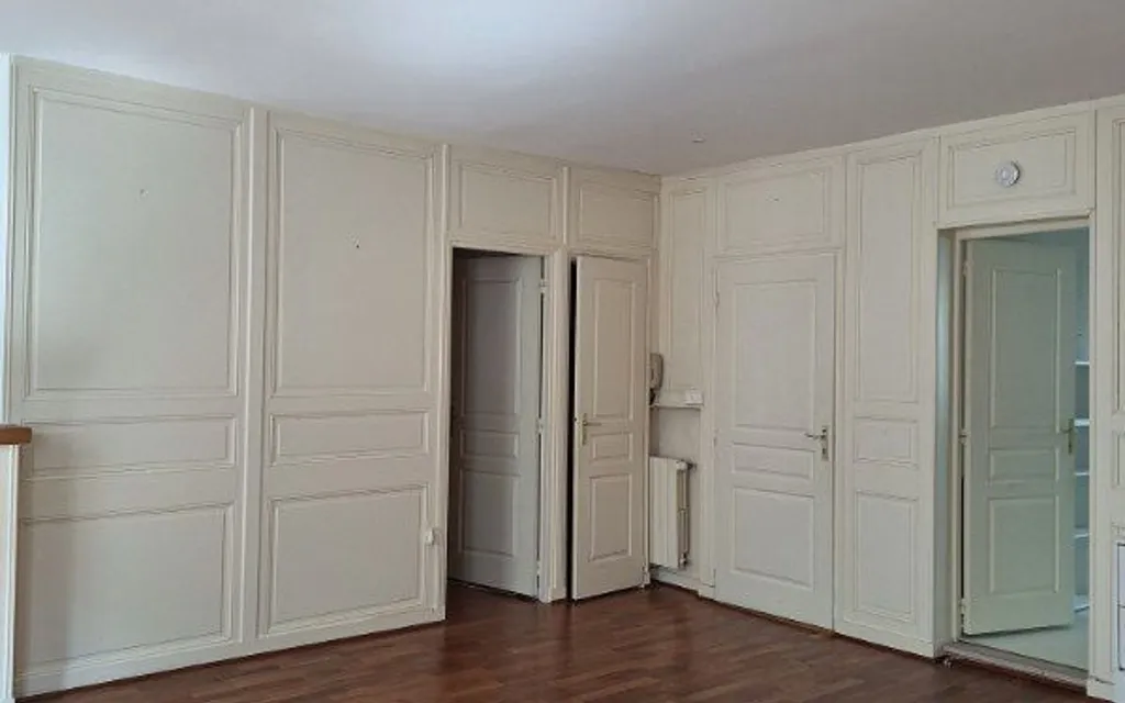 Stanze - City Centre T2 with Courtyard View in Limoges
