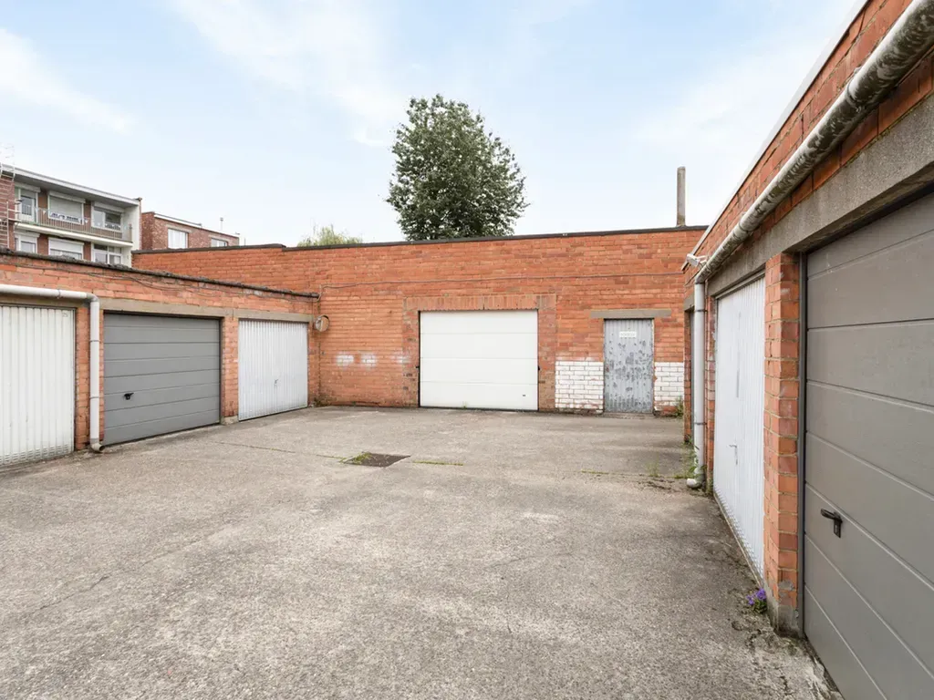 Garaaž - Warehouse with Private Access in Antwerp