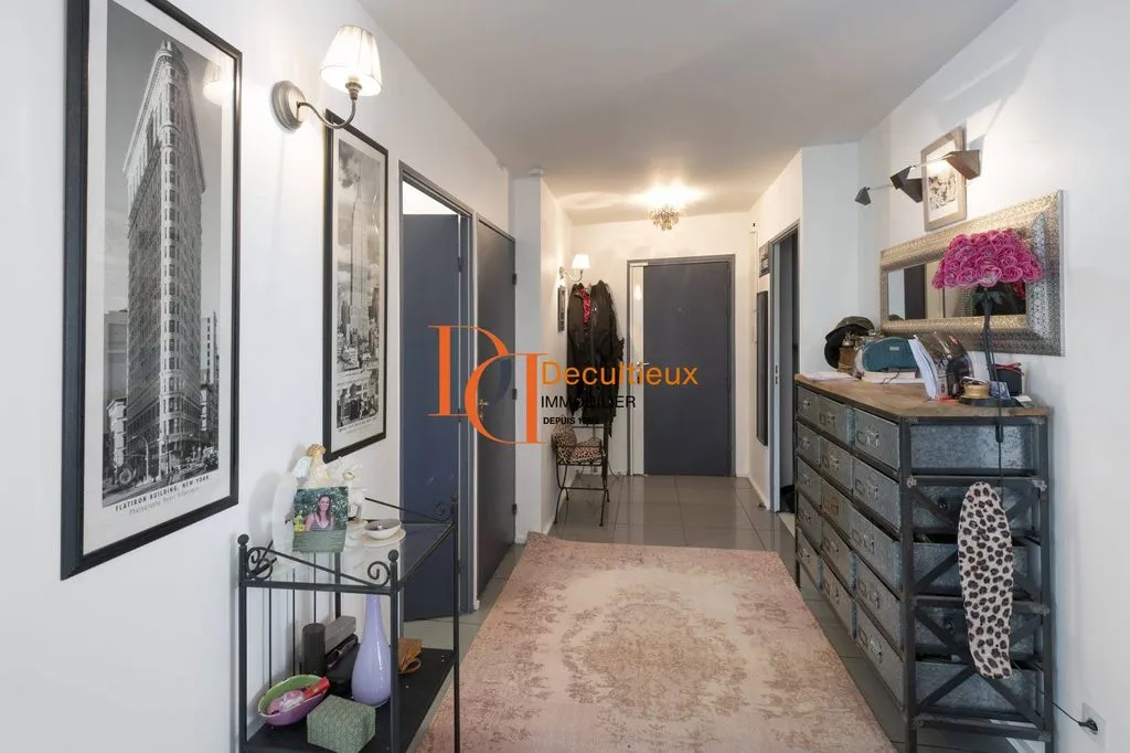 Esik - Luxury Duplex with River View in Lyon