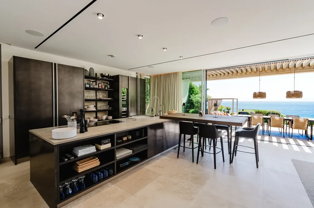 Köök - Villa with Sea View and Infinity Pool in Cala Llamp