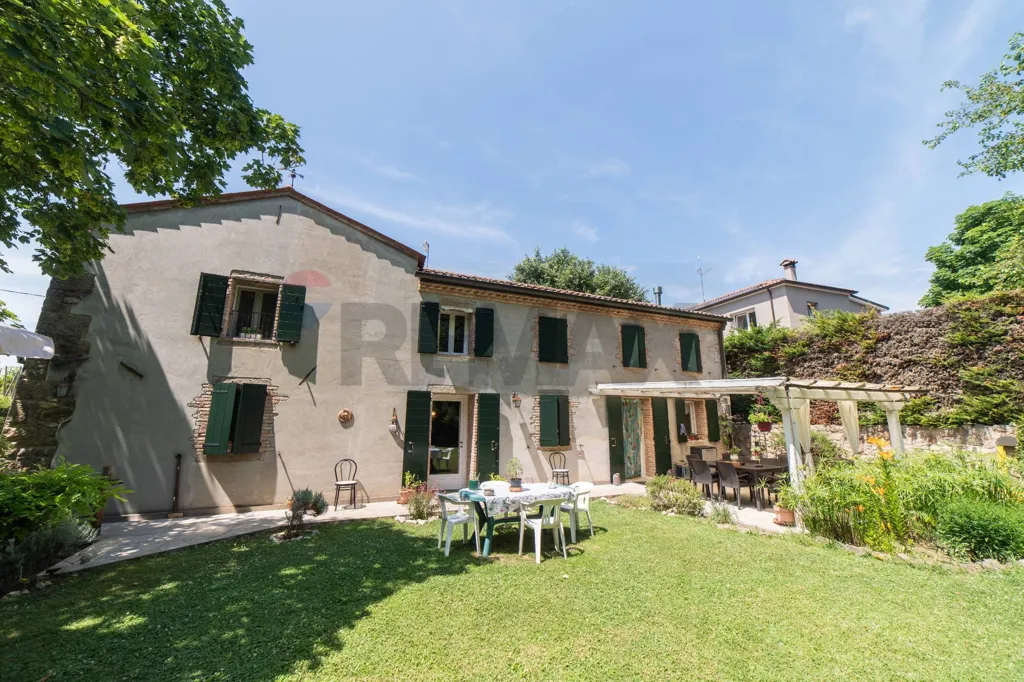 Aed - Rustic House with B&B Potential in Vo'