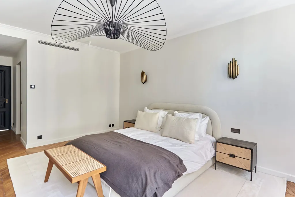 Chambres - Appartement Rénové avec Vue sur la Tour Eiffel à Paris 16e