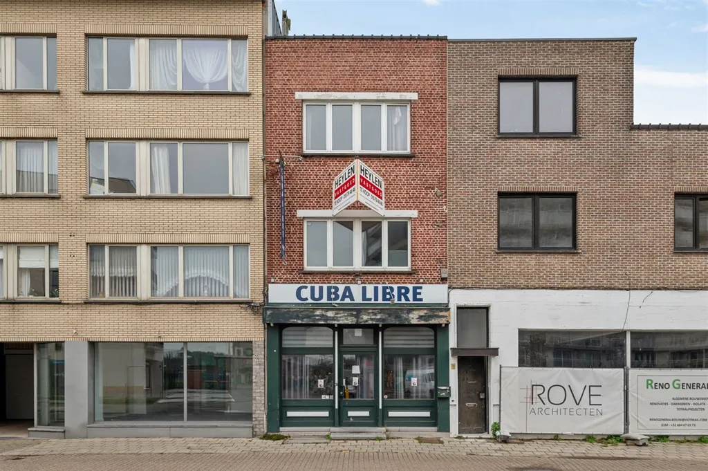 Extérieur - Bâtiment Commercial à Rénover avec Appartement à Malines