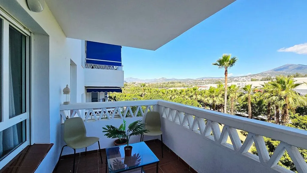 Balcon - 3-Bed Apartment with Pool in Nueva Andalucía, Marbella