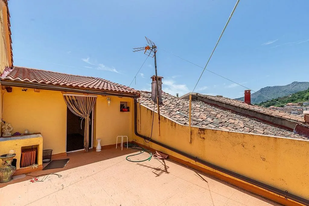 Terrass - Traditional Townhouse with Terrace in Pedro Bernardo
