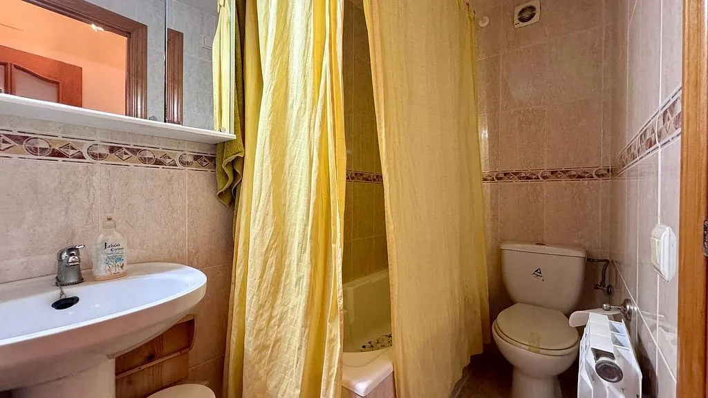 Salles de bain - Seafront Apartment with Terrace and Pool in Cunidor