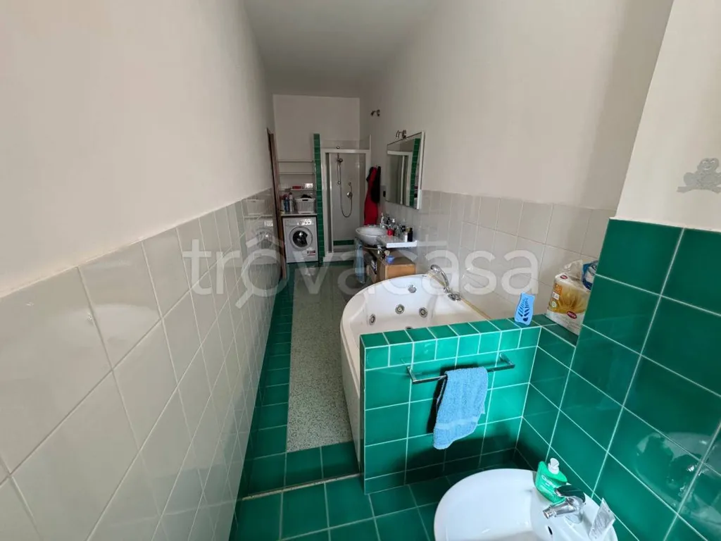 Bathrooms - Bright Apartment with Balcony in Turin