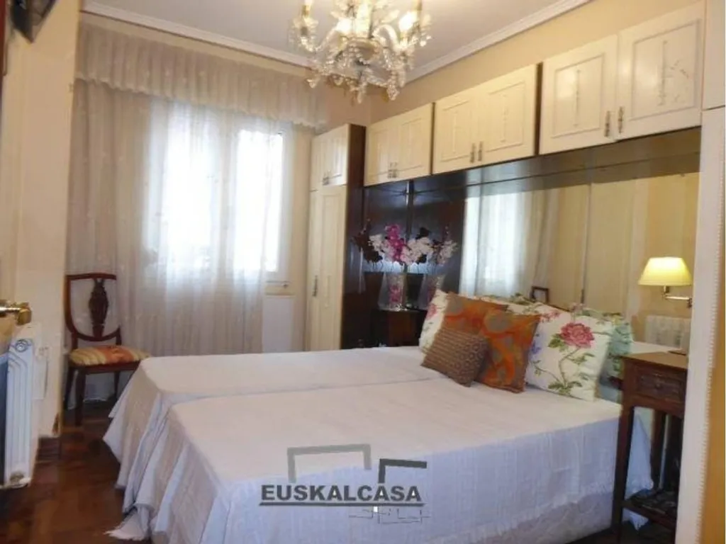 Chambres - Bright Apartment with Lift in Bilbao
