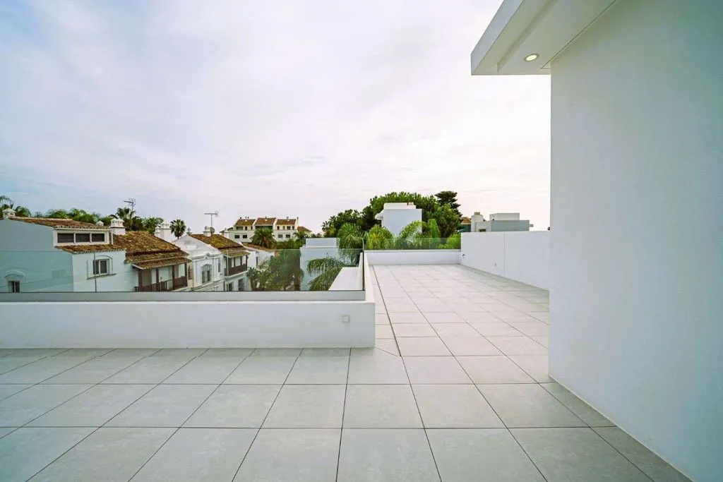 Terrass - Luxury Villa with Pool in Las Lomas de Río Verde