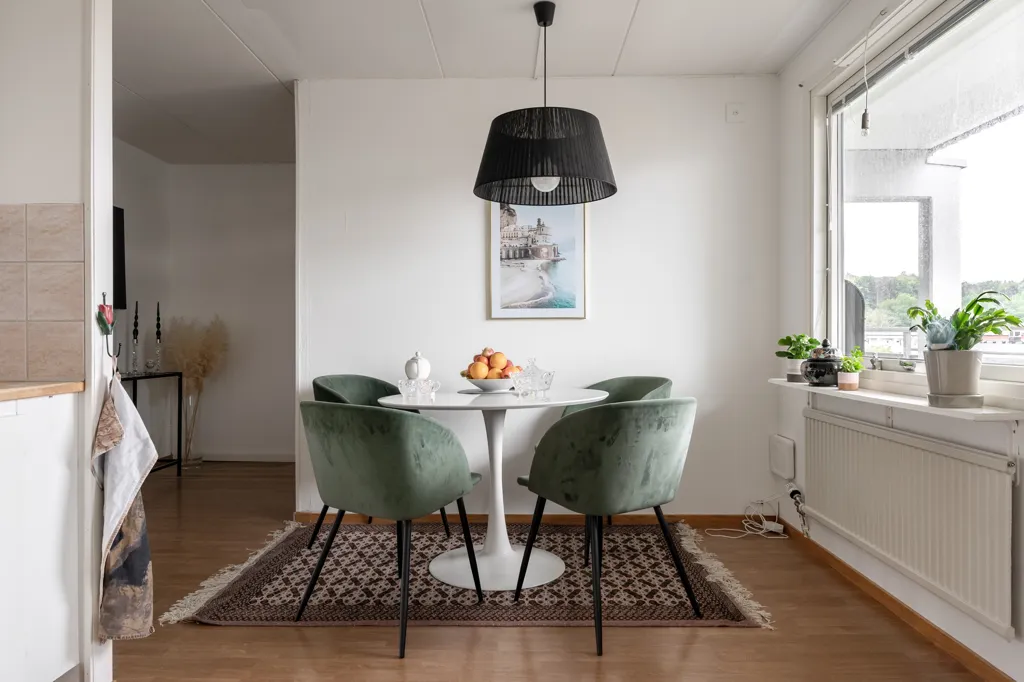 Söögituba - Apartment with Balcony in Lillekärr Södra