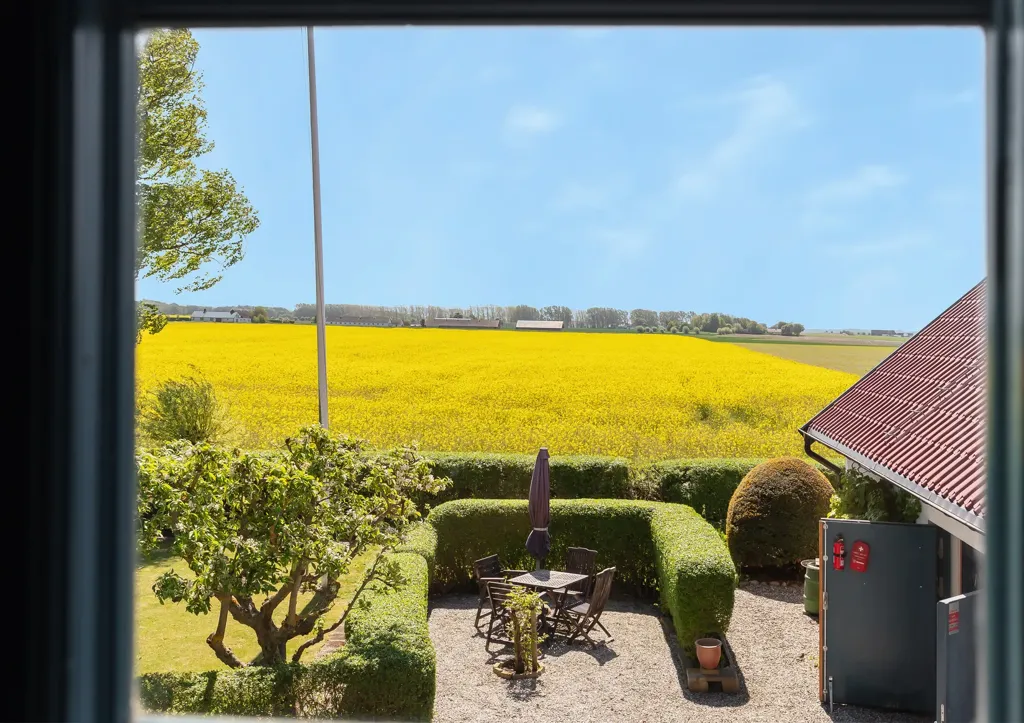 Jardin - Charming Longhouse with Garden in Scania