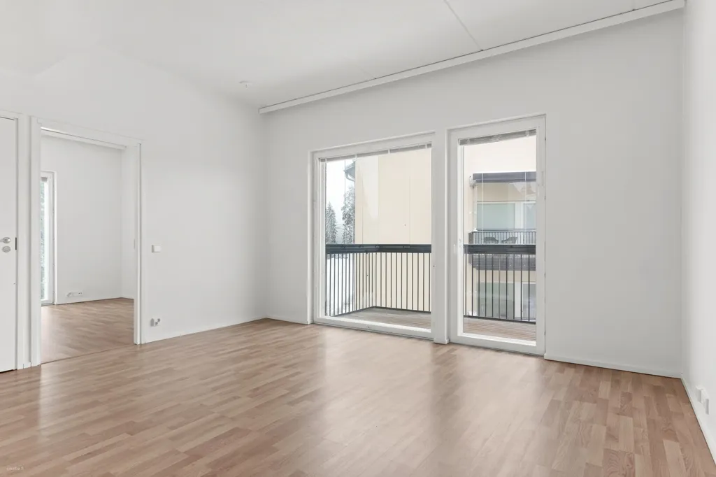Pièces - Efficiently Designed Apartment with French Balcony in Järvenperä
