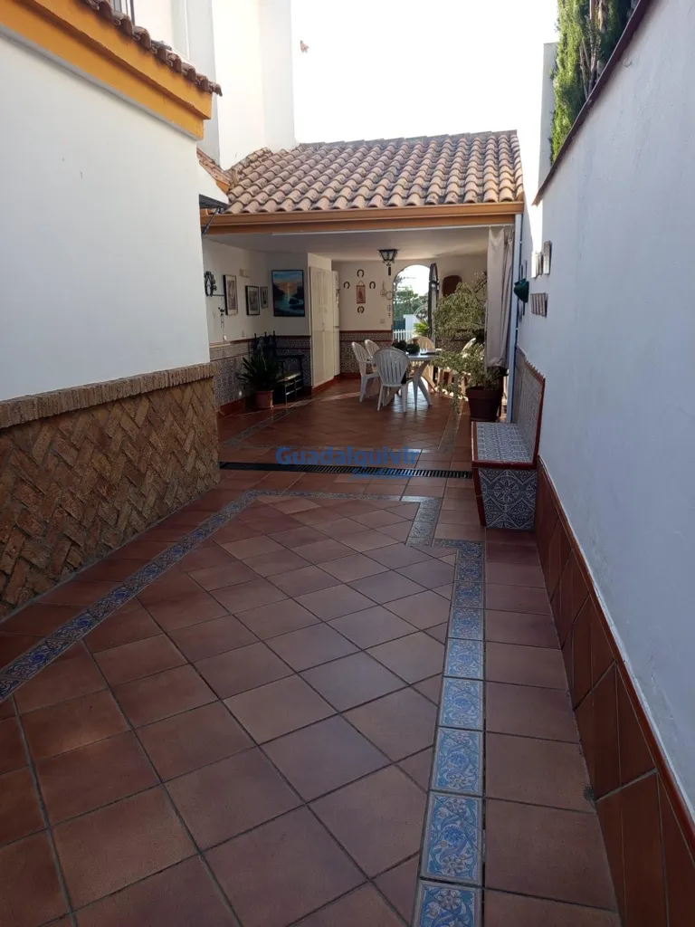 Terrace - Independent Chalet with Pool in Cerros de Montequinto