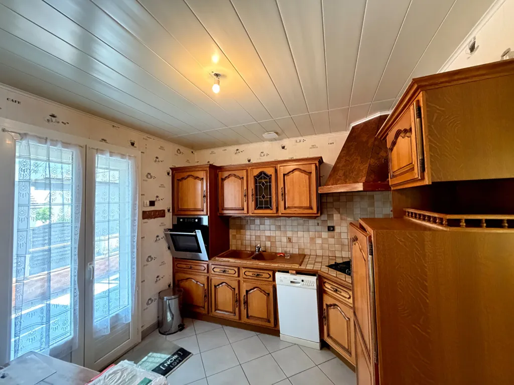 Köök - 3-Bedroom House with Garden in Brou