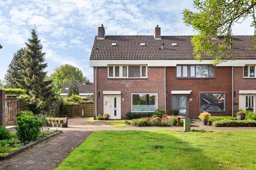 Aed - Corner House with Garden in Gytsjerk