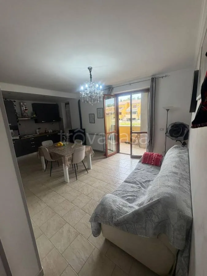 Séjour - Three-Level Apartment with Balcony in Cisterna di Latina