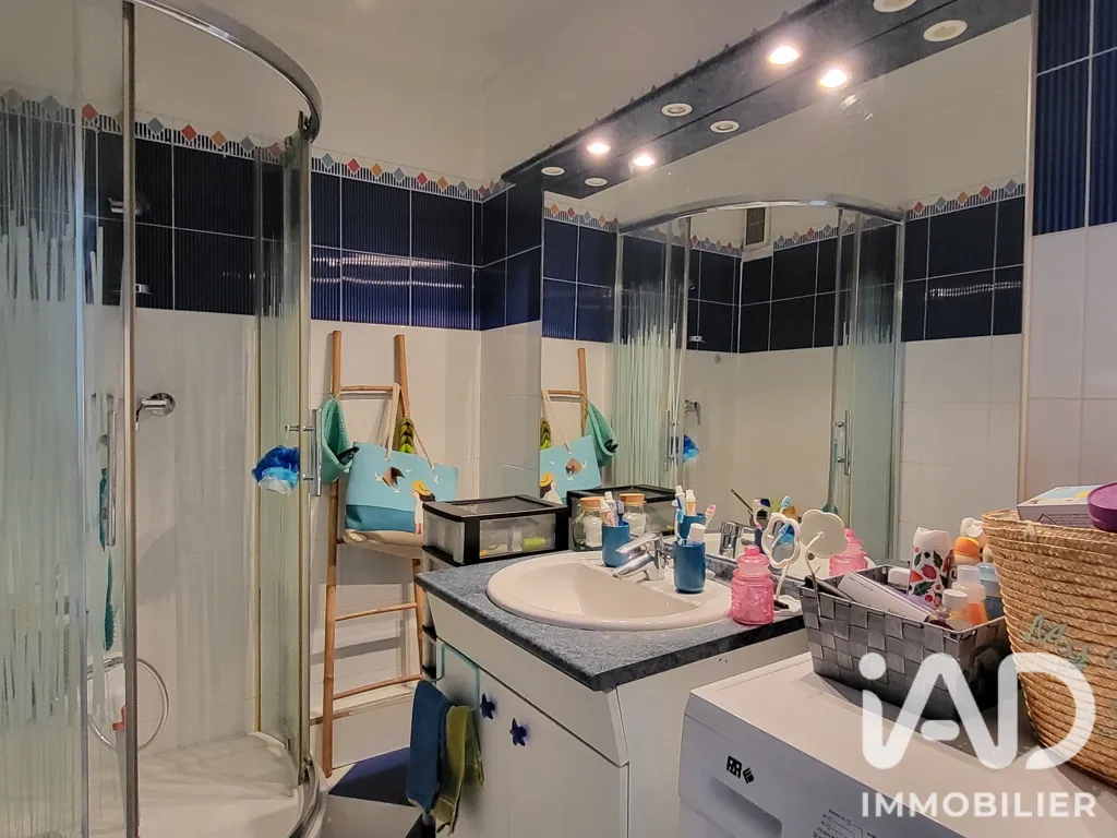 Salles de bain - Appartement avec Parking et Cave à Rezé