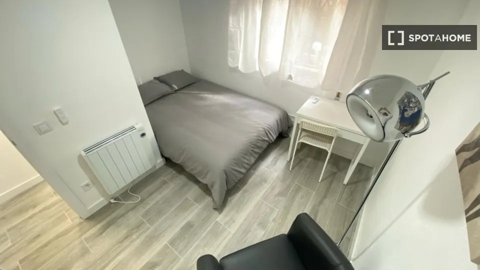 Chambres - Shared Room in 4-Bedroom Flat, Los Angeles, Madrid