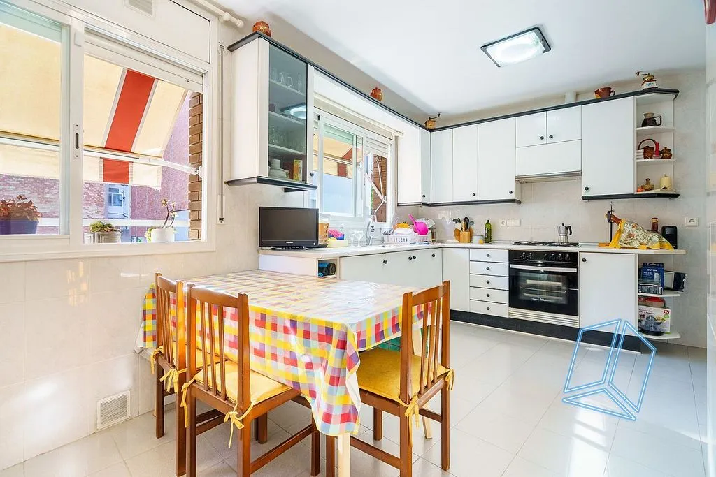 Cuisine - Charming Chalet with Terrace in Gavà Centre