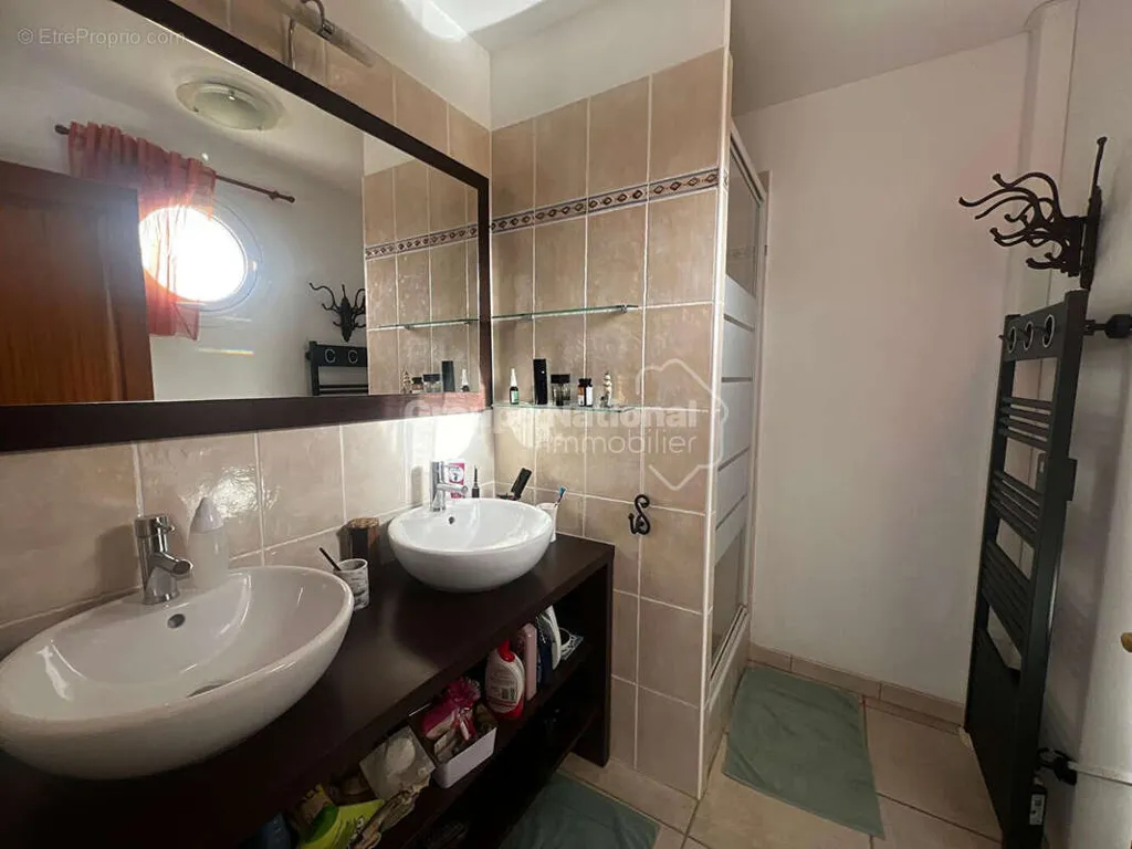 Vannitoad - Marina Apartment with Dock in Aigues Mortes