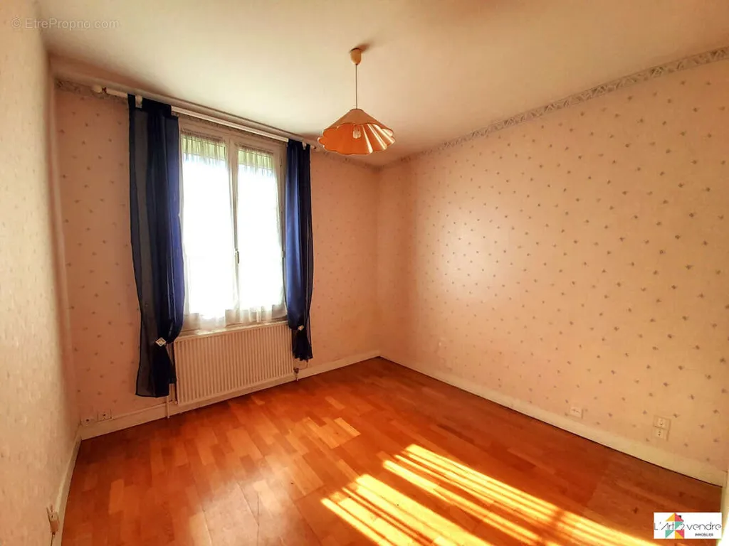 Rooms - Single-Storey House with Garden in Le Plessis-Brion