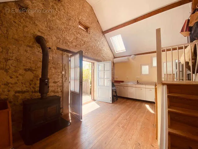 Séjour - Fermette avec deux logements et jardin à Laféline