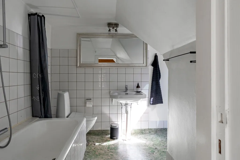 Bathrooms - Villa with Forest View in Faaborg