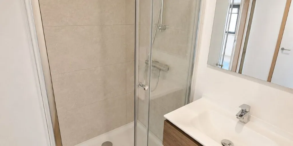 Salles de bain - Appartement énergétique avec terrasse à Kortrijk