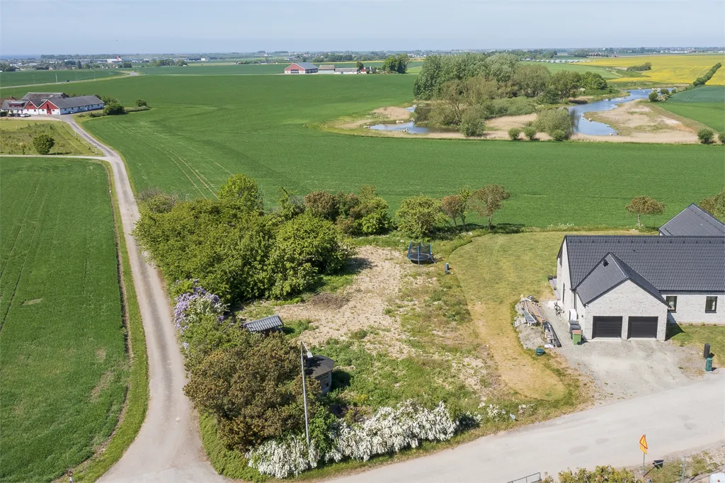Õhuvaade - Generous Plot with Green Space in Trelleborg