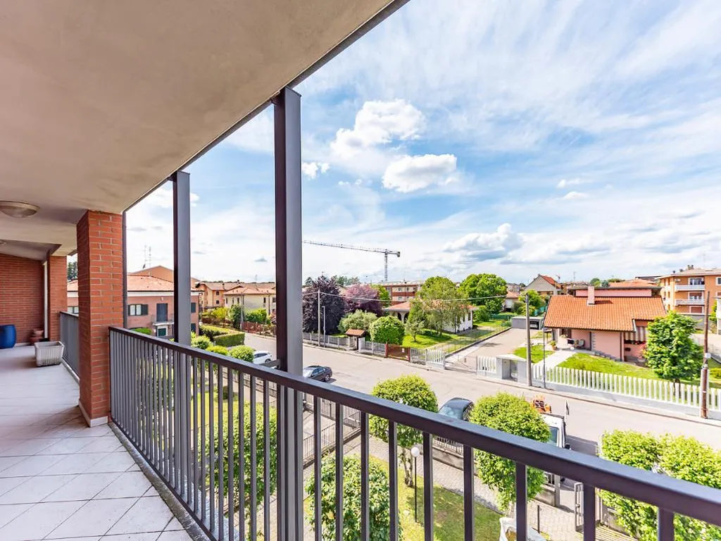 Rõdu - Apartment with Large Terrace in Rescaldina