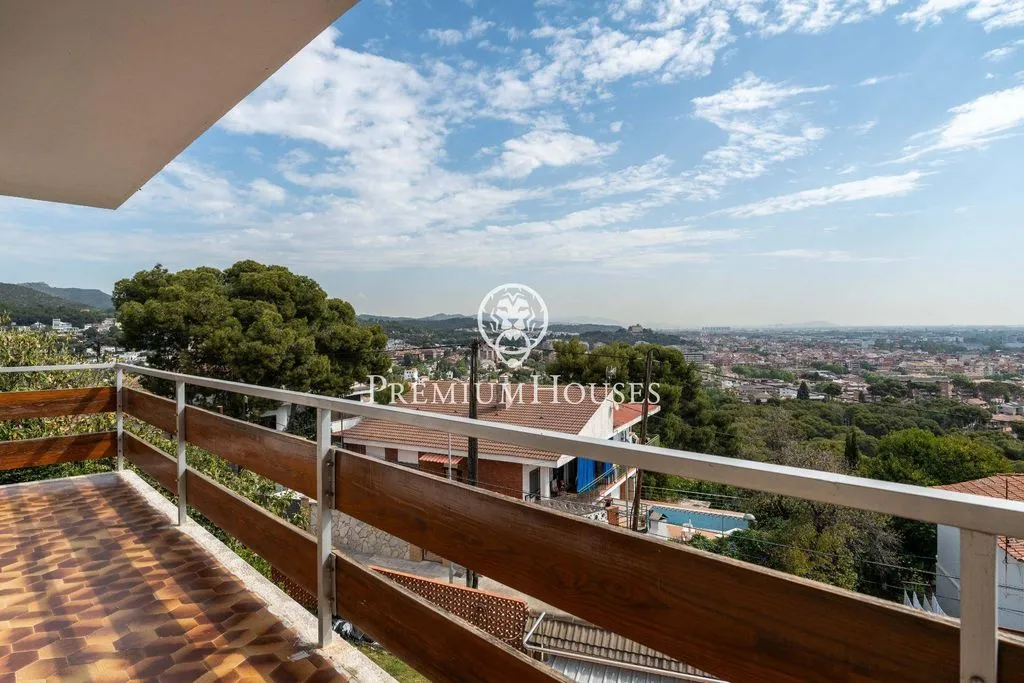 Balcone - Luxury House with Pool in Castelldefels