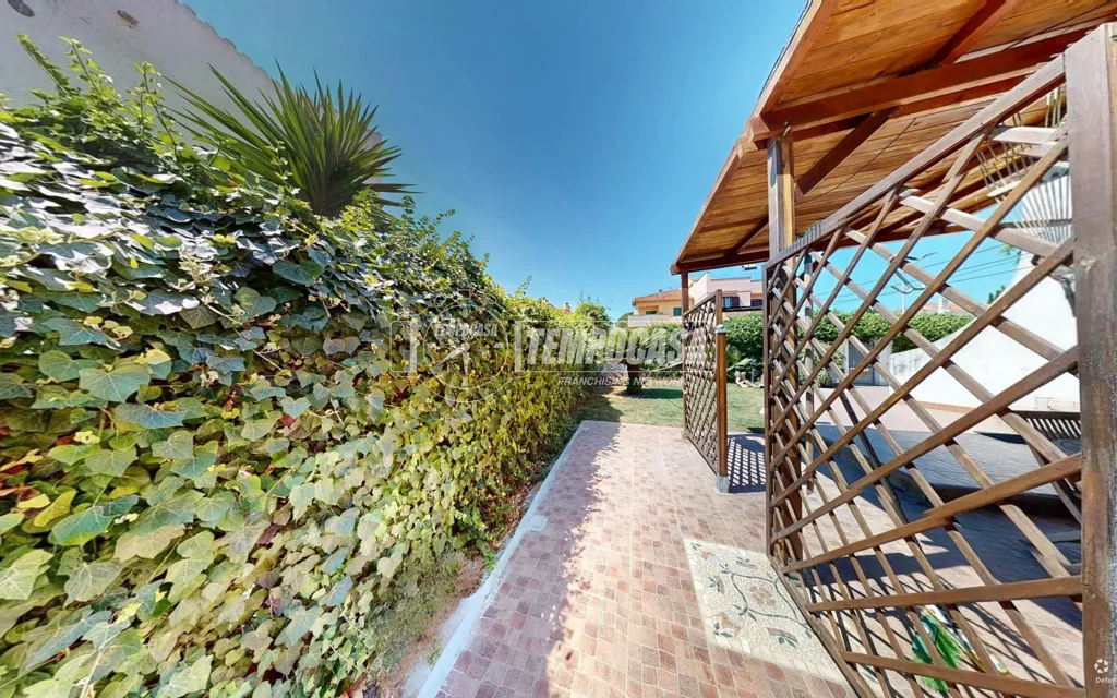 Terrasse - Triplex Villa with Private Garden in Sassari