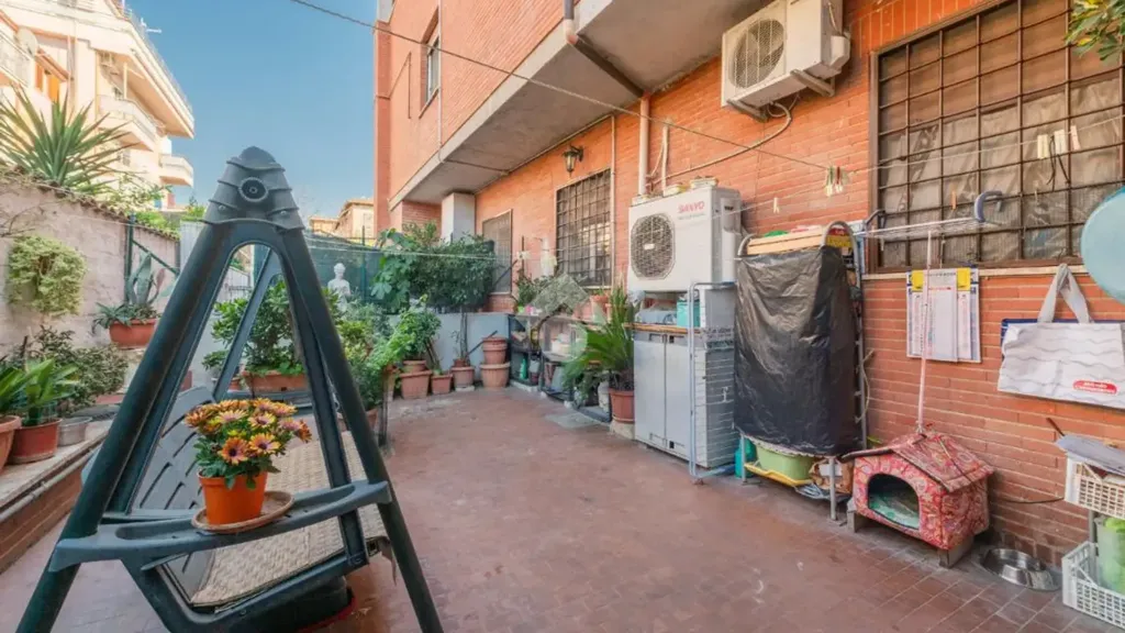 Aed - Ground Floor Apartment with Garden in Rome