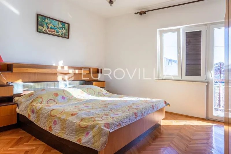 Magamistoad - Two-Bedroom Apartment with Terrace in Trogir