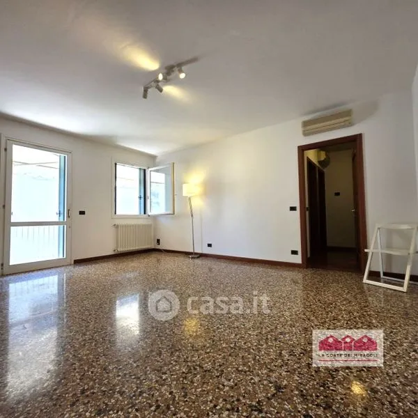 Elutuba - Elegant Two-Bedroom with Studio in Vicenza