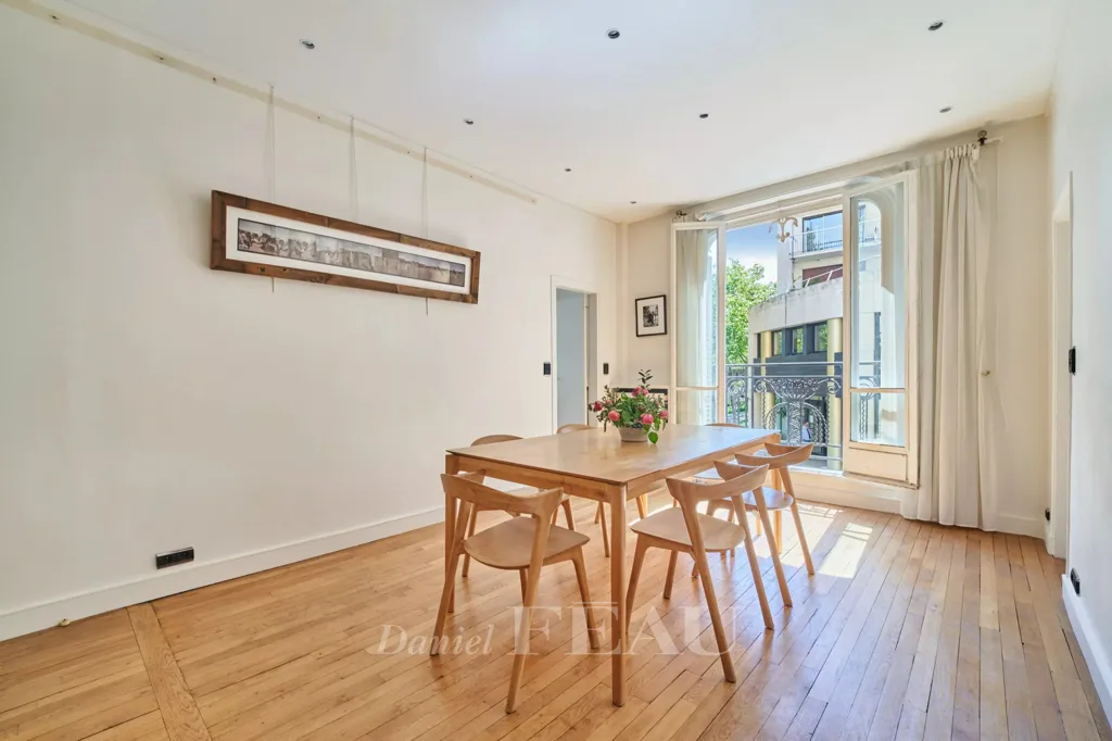Dining Room - Luxury Corner Apartment with View in Paris 7th
