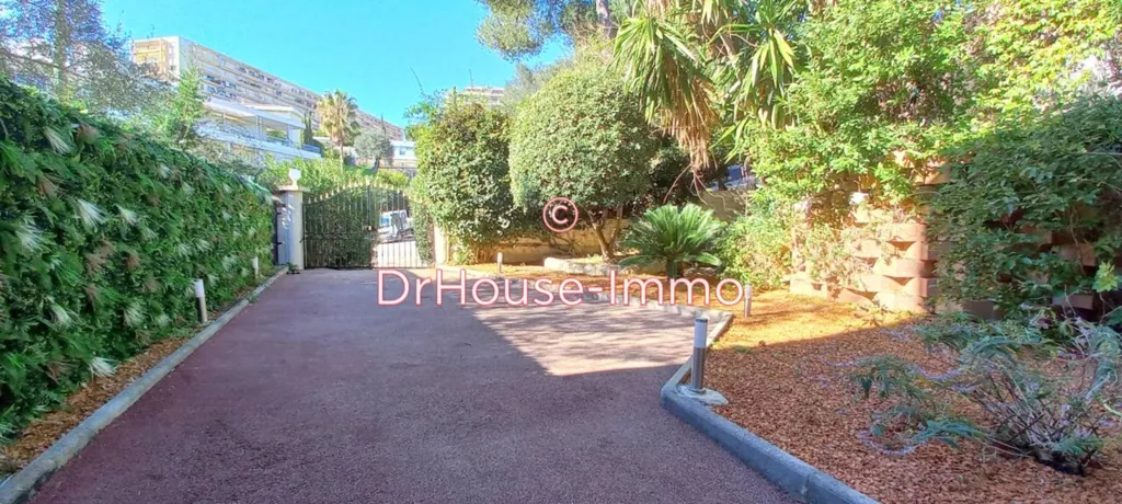 Exterior - Bright 3-Bed Apartment with Terrace in Nice