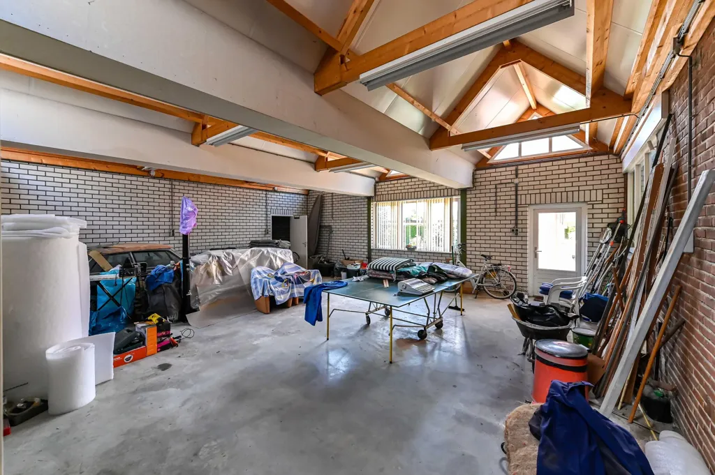 Garage - Free-Standing Business House with Workshop in Venlo