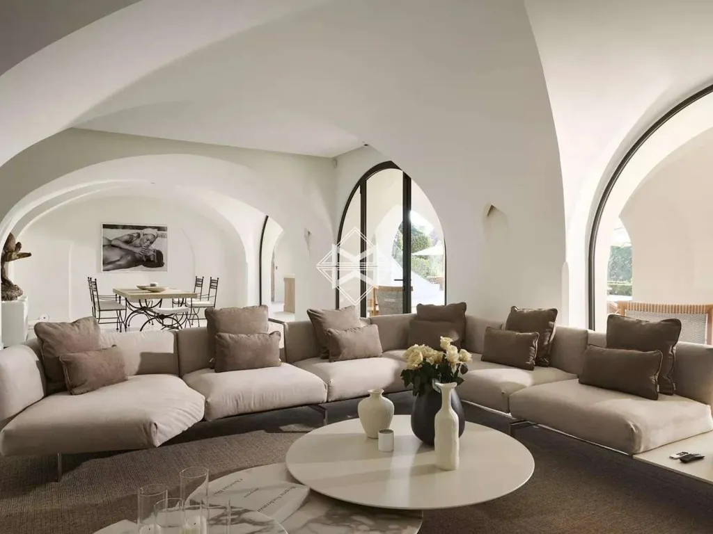 Living Room - Iconic Villa with Sea View on Cannes Riviera