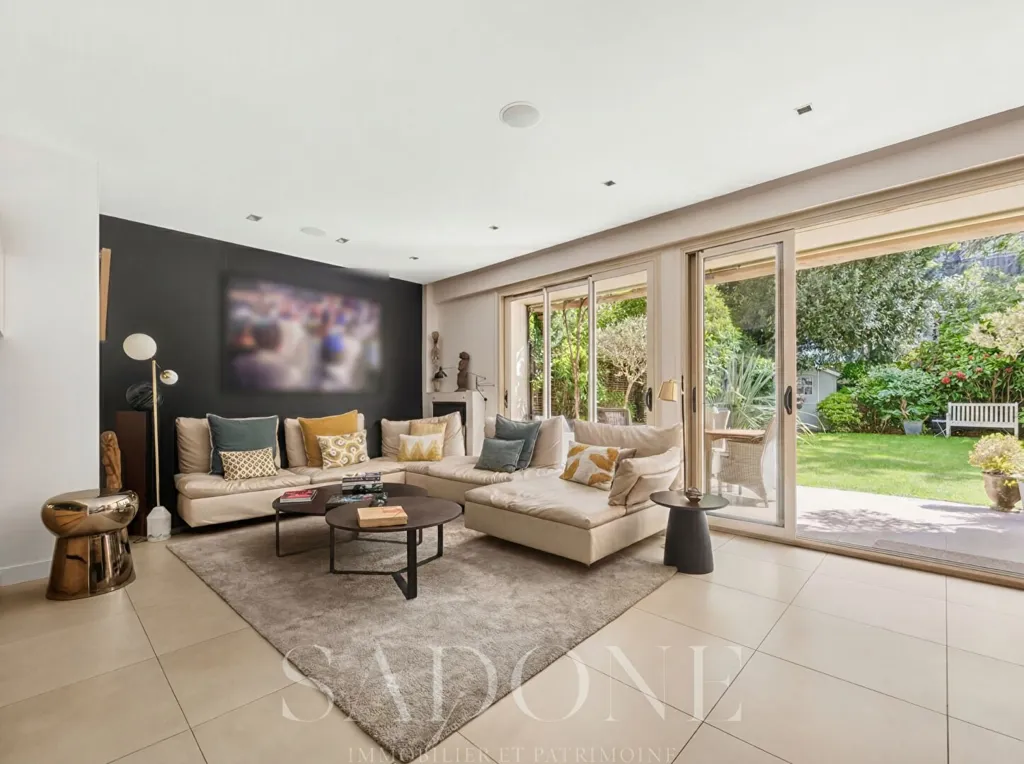 Duplex with Private Garden in Sablons