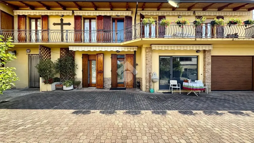 Extérieur - Central Bifamily Villa with Terrace in Adro