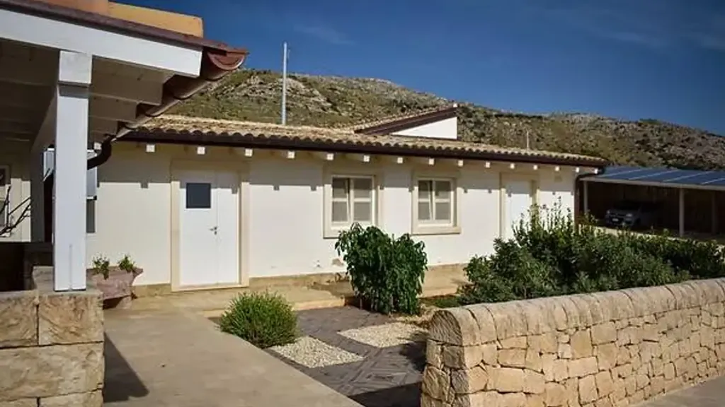 Välivaade - Restored Residences with Olive Grove in Avola