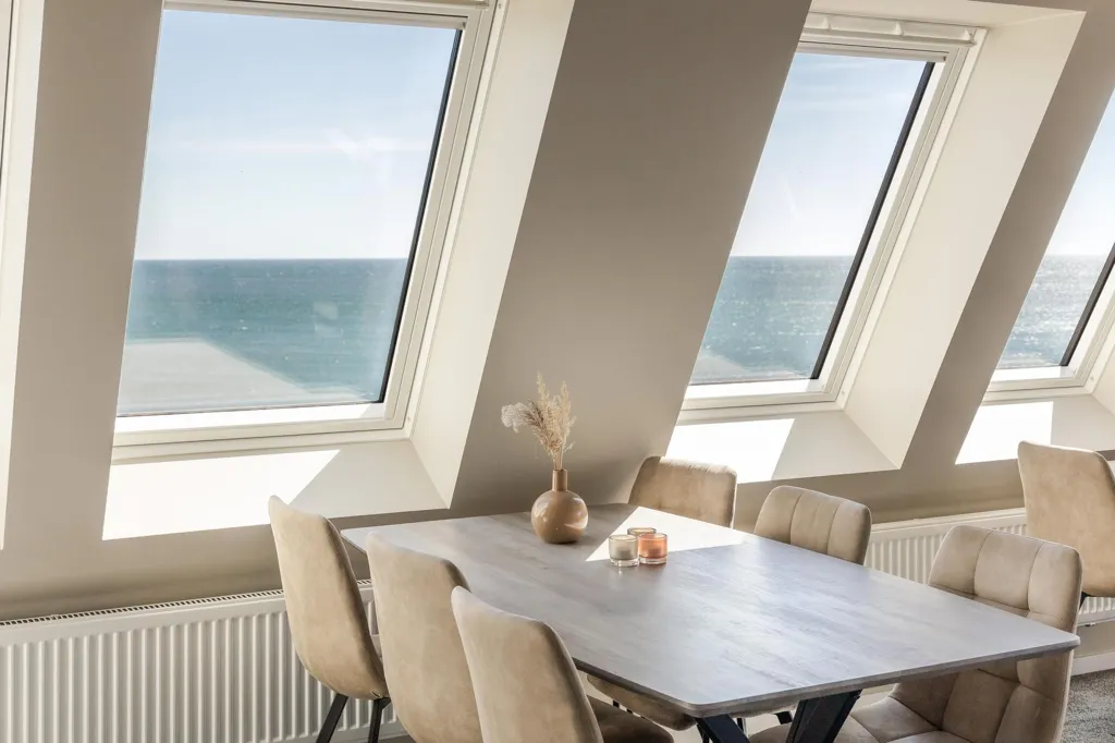 Söögituba - Seafront Apartment with Balcony in Bacchus