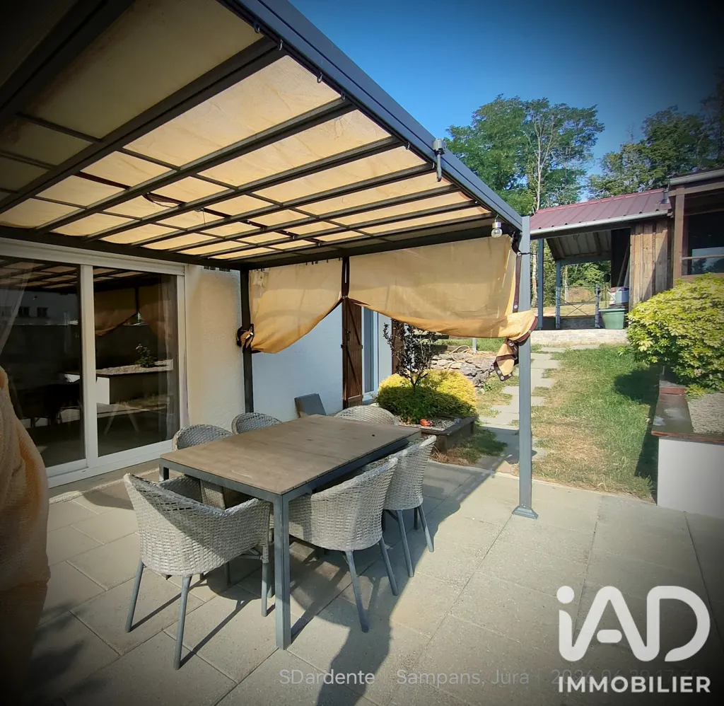 Terrazza - Contemporary Flat-Plan House with Garden in Sampans